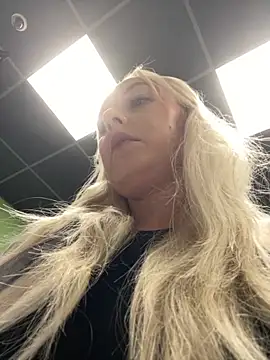 Snapshot of MerlinDave chatting on 09-11-25, 01:17 MerlinDave online show from 09-11-25, 01:17