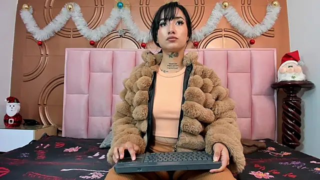 emmily keller19 online show from 01-06-25, 01:41