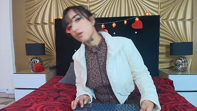 emmily keller19 online show from 02-05-26, 01:16