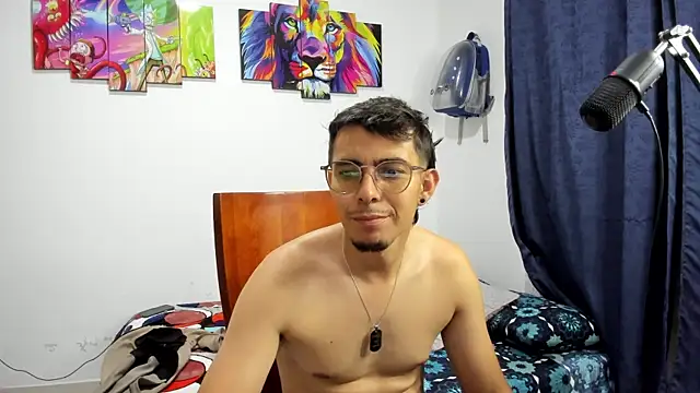 Snapshot of MauroD17 chatting on 06-19-26, 01:32 MauroD17 online show from 06-19-26, 01:32