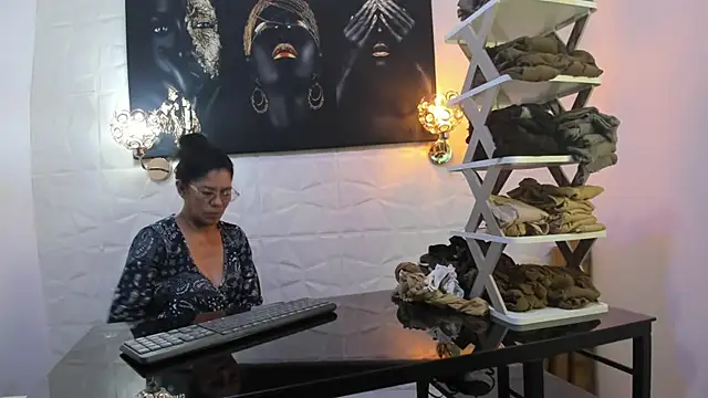 miss lucero1 online show from 02-21-25, 01:00