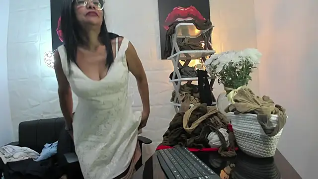 miss lucero1 online show from 03-08-25, 05:28