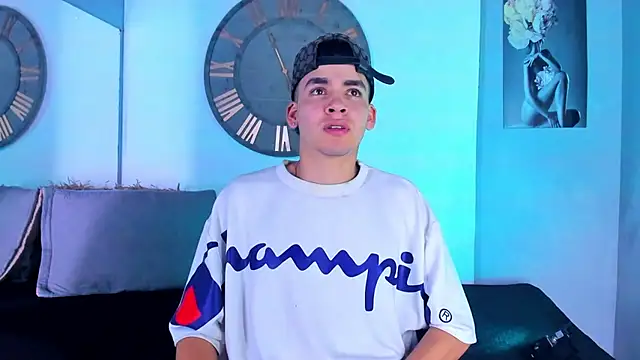 Snapshot of Mike_0233_ chatting on 01-03-25, 04:11 Mike 0233 online show from 01-03-25, 04:11