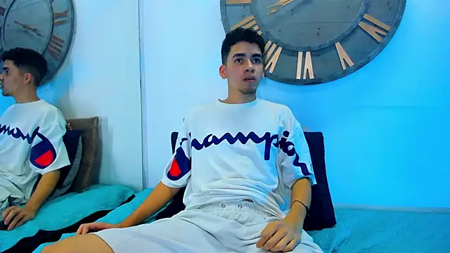 Snapshot of Mike_0233_ chatting on 02-13-25, 07:56 Mike 0233 online show from 02-13-25, 07:56