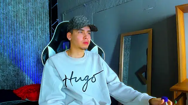 Snapshot of Mike_0233_ chatting on 03-11-25, 04:21 Mike 0233 online show from 03-11-25, 04:21