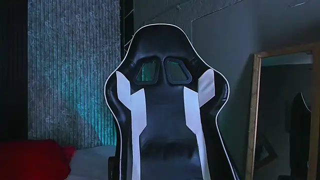 Snapshot of Mike_0233_ chatting on 03-13-25, 04:27 Mike 0233 online show from 03-13-25, 04:27