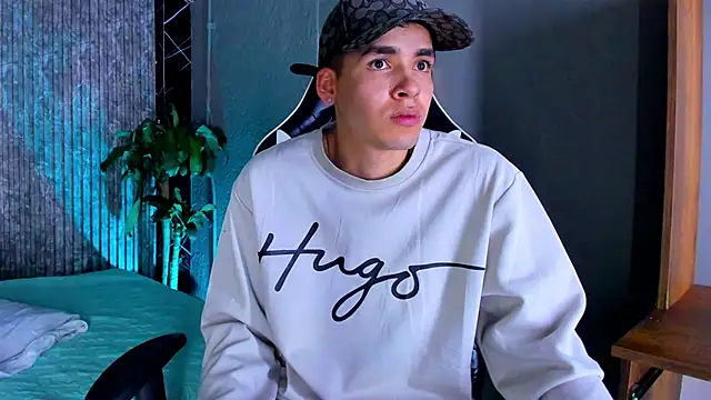 Snapshot of Mike_0233_ chatting on 03-22-25, 08:08 Mike 0233 online show from 03-22-25, 08:08