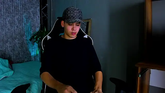 Snapshot of Mike_0233_ chatting on 03-23-25, 04:05 Mike 0233 online show from 03-23-25, 04:05