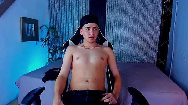 Snapshot of Mike_0233_ chatting on 09-13-25, 04:45 Mike 0233 online show from 09-13-25, 04:45