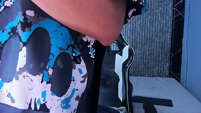 Snapshot of Mike_0233_ chatting on 10-17-25, 05:32 Mike 0233 online show from 10-17-25, 05:32