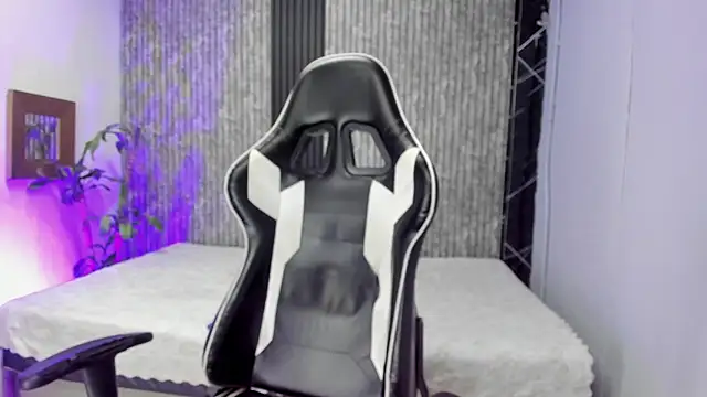 Snapshot of Mike_0233_ chatting on 11-07-25, 04:12 Mike 0233 online show from 11-07-25, 04:12