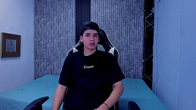 Snapshot of Mike_0233_ chatting on 11-27-25, 04:36 Mike 0233 online show from 11-27-25, 04:36