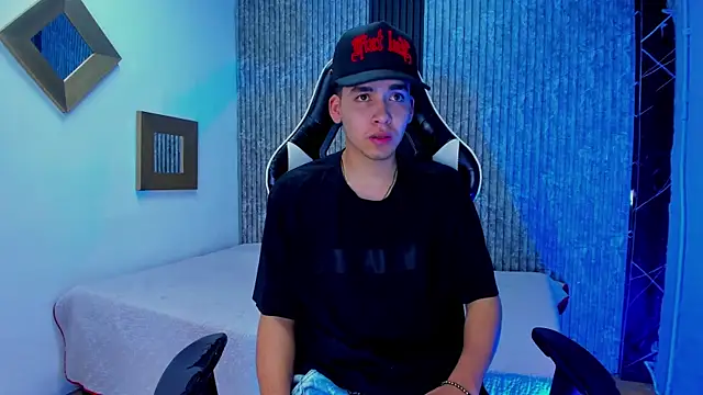 Mike 0233  online show from 12-04-25, 04:22