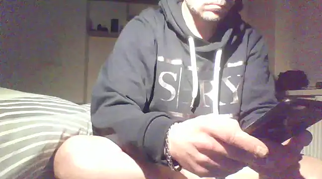 Snapshot of Franc113 chatting on 03-17-25, 10:06 Franc113 online show from 03-17-25, 10:06