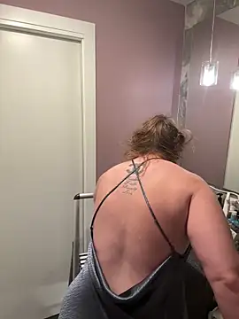 Snapshot of GingerSnap33 chatting on 12-15-24, 06:04 GingerSnap33 online show from 12-15-24, 06:04