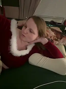 Snapshot of GingerSnap33 chatting on 12-19-24, 03:29 GingerSnap33 online show from 12-19-24, 03:29