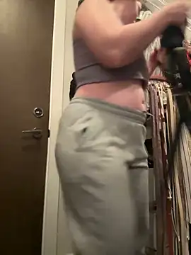 Snapshot of GingerSnap33 chatting on 01-11-25, 03:34 GingerSnap33 online show from 01-11-25, 03:34