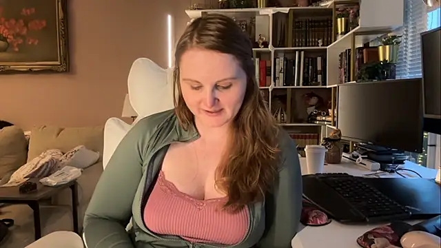 Snapshot of GingerSnap33 chatting on 01-12-25, 12:18 GingerSnap33 online show from 01-12-25, 12:18