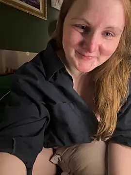 Snapshot of GingerSnap33 chatting on 02-11-25, 06:40 GingerSnap33 online show from 02-11-25, 06:40