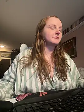 Snapshot of GingerSnap33 chatting on 03-09-25, 12:21 GingerSnap33 online show from 03-09-25, 12:21