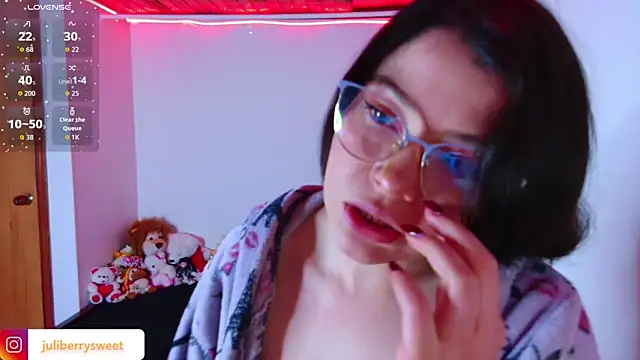 juli05star20 online show from 11-14-25, 01:37