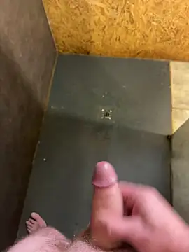 Snapshot of thestringer chatting on 10-16-25, 02:18 thestringer online show from 10-16-25, 02:18