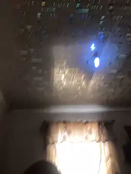 Snapshot of MixedItem chatting on 10-28-25, 06:43 MixedItem online show from 10-28-25, 06:43