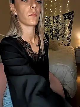 Snapshot of Nikiita-28 chatting on 09-24-25, 02:09 Nikiita-28 online show from 09-24-25, 02:09