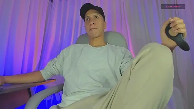 Snapshot of matt_benji chatting on 03-18-25, 06:59 matt benji online show from 03-18-25, 06:59