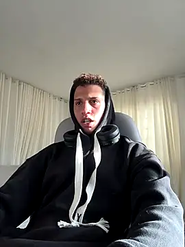 Snapshot of matt_benji chatting on 10-06-25, 09:45 matt benji online show from 10-06-25, 09:45