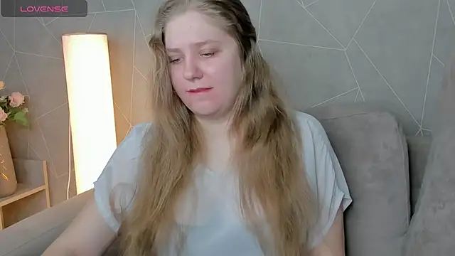 Snapshot of Megan_Violer chatting on 12-12-24, 03:16 Megan Violer online show from 12-12-24, 03:16