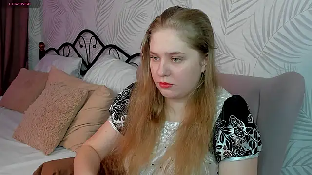 Snapshot of Megan_Violer chatting on 02-22-25, 03:25 Megan Violer online show from 02-22-25, 03:25