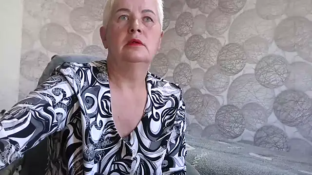 Snapshot of NicoleOlla chatting on 10-16-25, 02:45 NicoleOlla online show from 10-16-25, 02:45