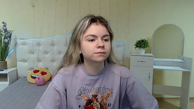 TinaRedly online show from 01-21-25, 06:45