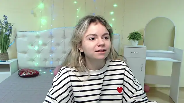 TinaRedly online show from 01-27-25, 06:41