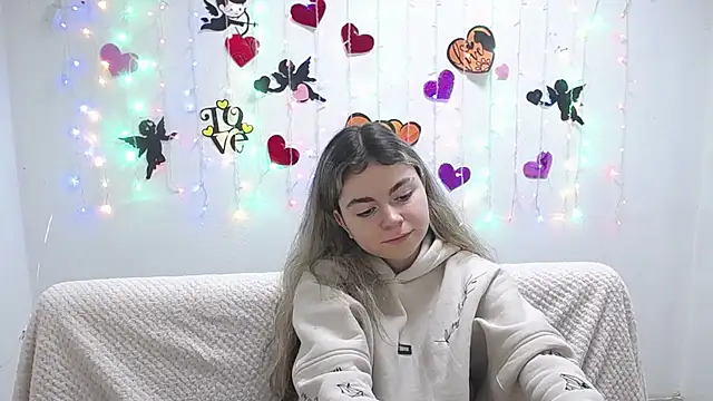 TinaRedly online show from 02-20-25, 10:05