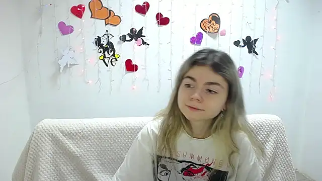 TinaRedly online show from 02-28-25, 09:44