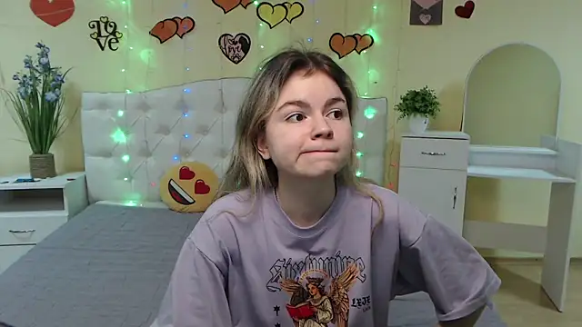 TinaRedly online show from 03-11-25, 05:13