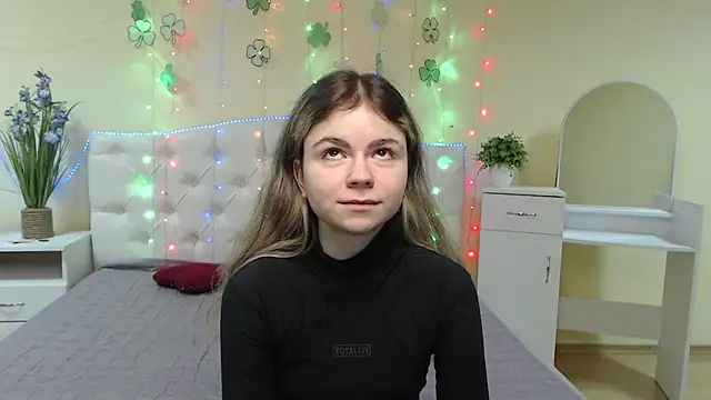 TinaRedly online show from 03-19-25, 09:27