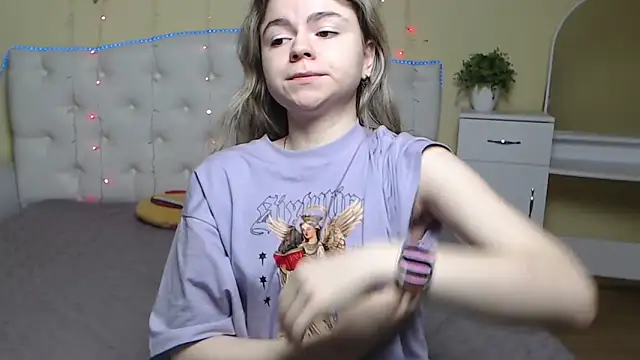 TinaRedly online show from 03-23-25, 12:47