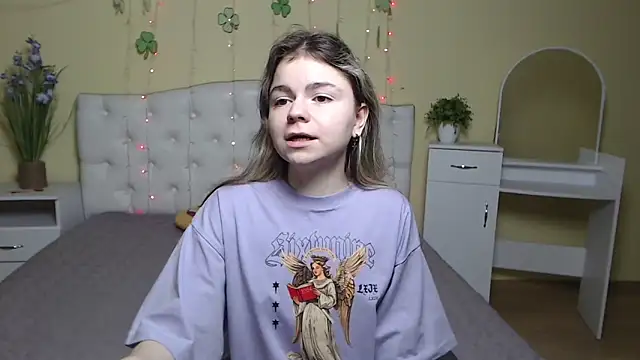 TinaRedly online show from 03-23-25, 03:54