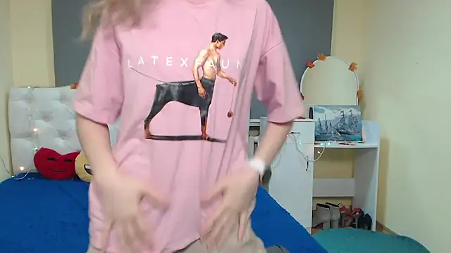 TinaRedly online show from 11-29-25, 06:33