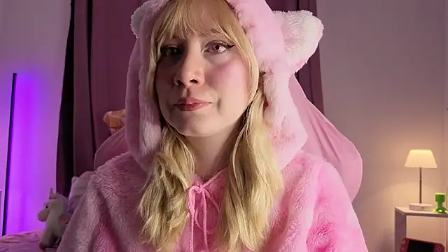 Snapshot of Gin_Lilah chatting on 07-16-26, 08:37 Gin Lilah online show from 07-16-26, 08:37