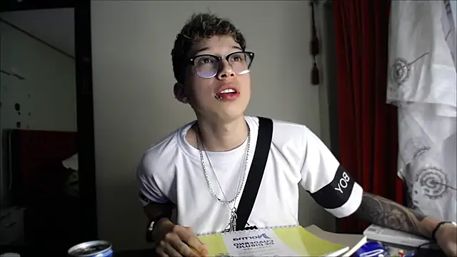 Snapshot of _Thomas_hot_ chatting on 12-25-24, 08:28 Thomas hot online show from 12-25-24, 08:28