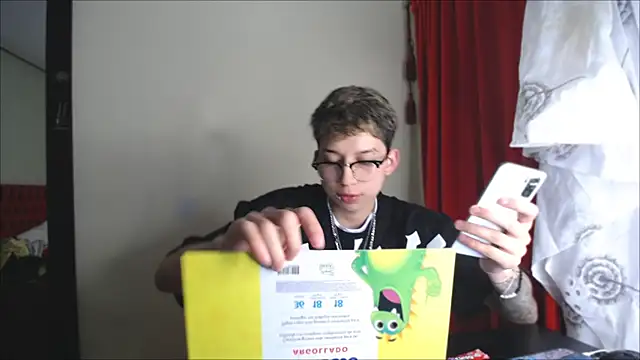 Snapshot of _Thomas_hot_ chatting on 12-27-24, 07:46 Thomas hot online show from 12-27-24, 07:46