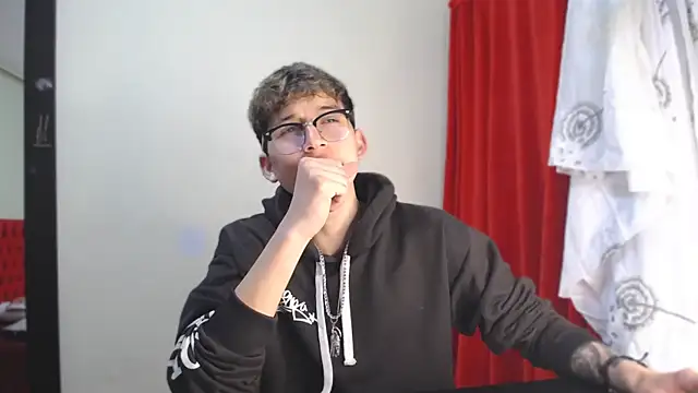 Snapshot of _Thomas_hot_ chatting on 12-29-24, 10:03 Thomas hot online show from 12-29-24, 10:03