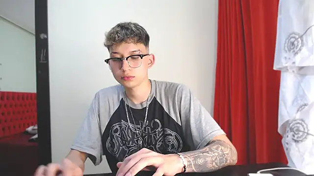 Snapshot of _Thomas_hot_ chatting on 12-31-24, 03:01 Thomas hot online show from 12-31-24, 03:01