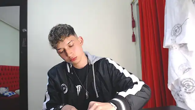 Snapshot of _Thomas_hot_ chatting on 01-01-25, 05:33 Thomas hot online show from 01-01-25, 05:33