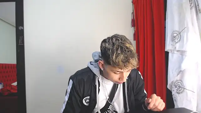 Snapshot of _Thomas_hot_ chatting on 01-08-25, 05:59 Thomas hot online show from 01-08-25, 05:59