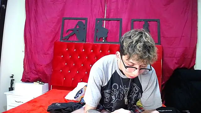 Snapshot of _Thomas_hot_ chatting on 02-15-25, 05:09 Thomas hot online show from 02-15-25, 05:09